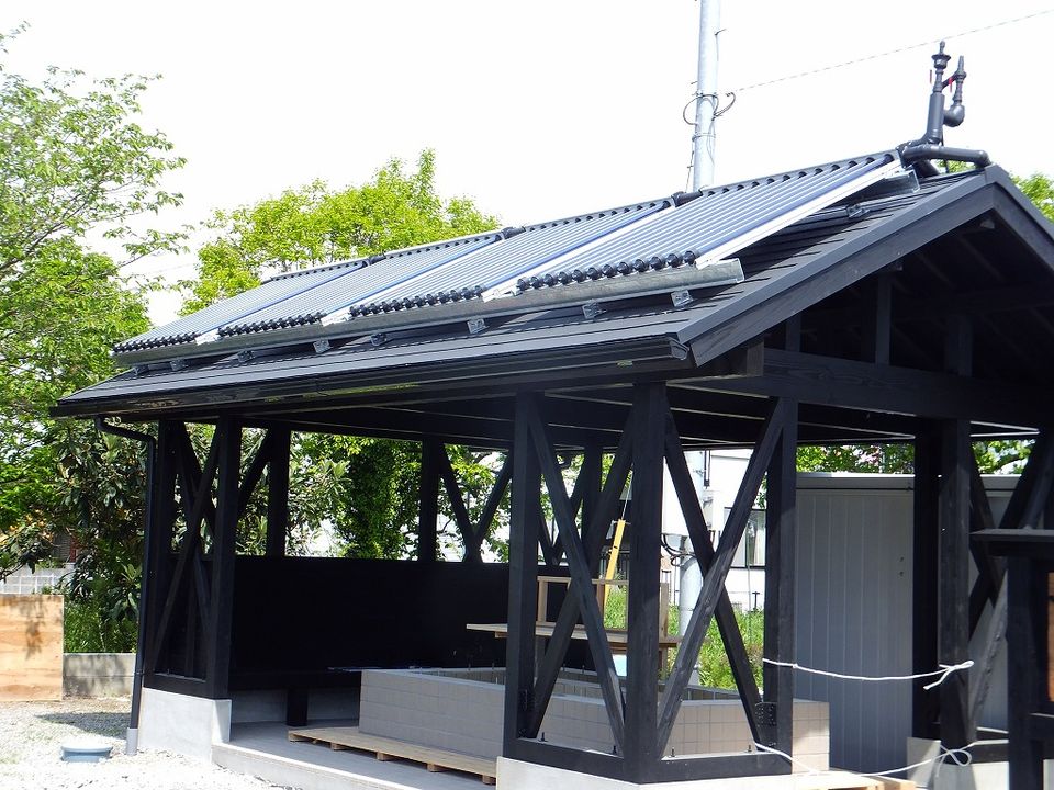 福岡県みやま市・長田鉱泉場の足湯に設置した太陽熱の利用